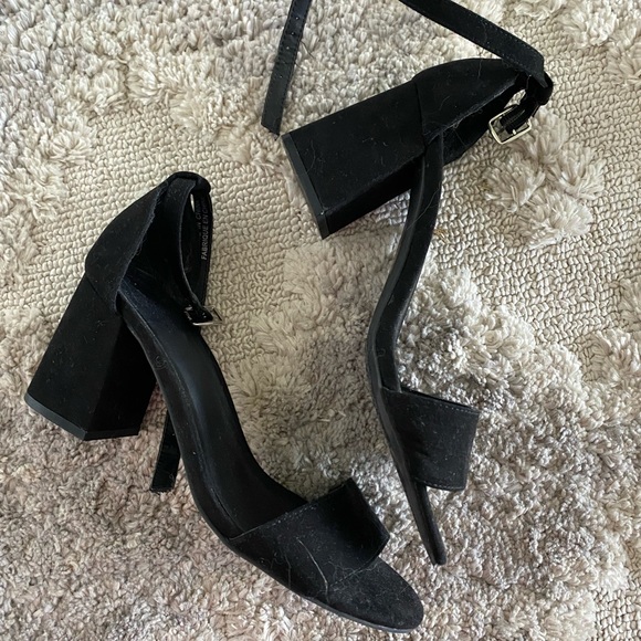 Black sandals - Picture 2 of 2